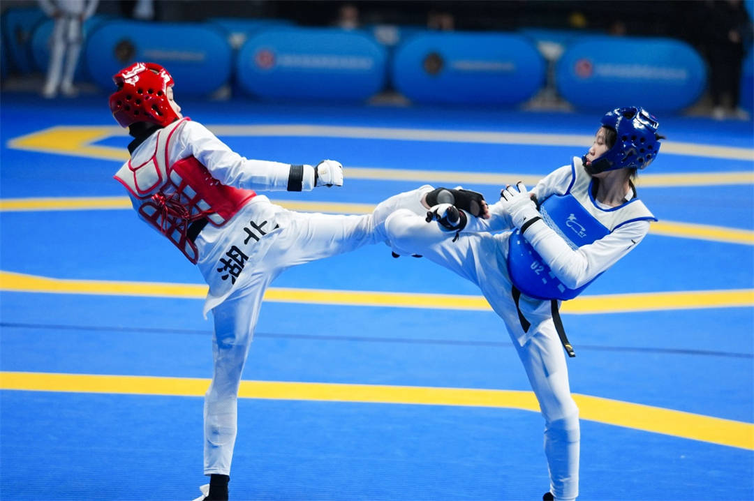 埃及跆拳道选手勇夺冠军，实力惊人