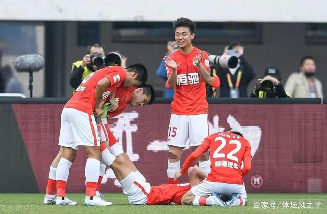 包含华丽一战！球队实力较量再掀风暴的词条