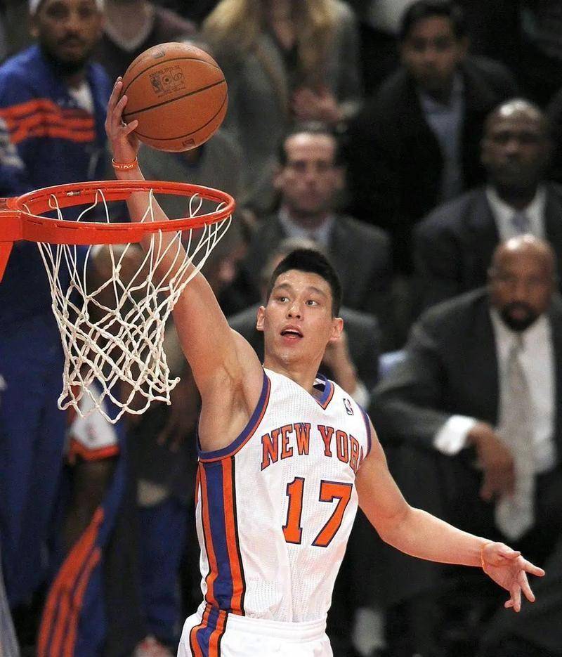 包含老鹰主帅林书豪表示球队需要更多内线球员来增强防守能力的词条