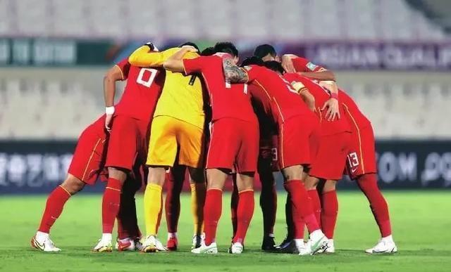 球队调整战术，备战即将到来的比赛