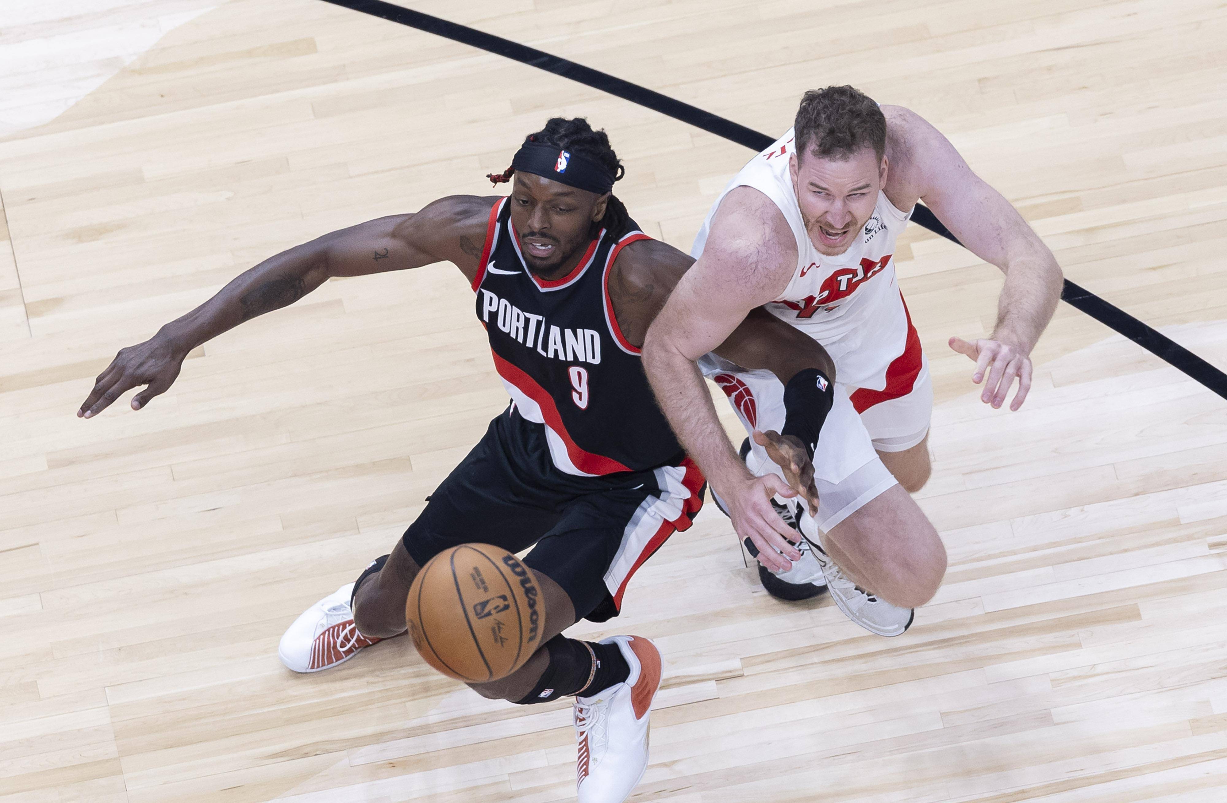 猛龙主场击败热火,稳居东部第二 猛龙主场击败热火,稳居东部第二