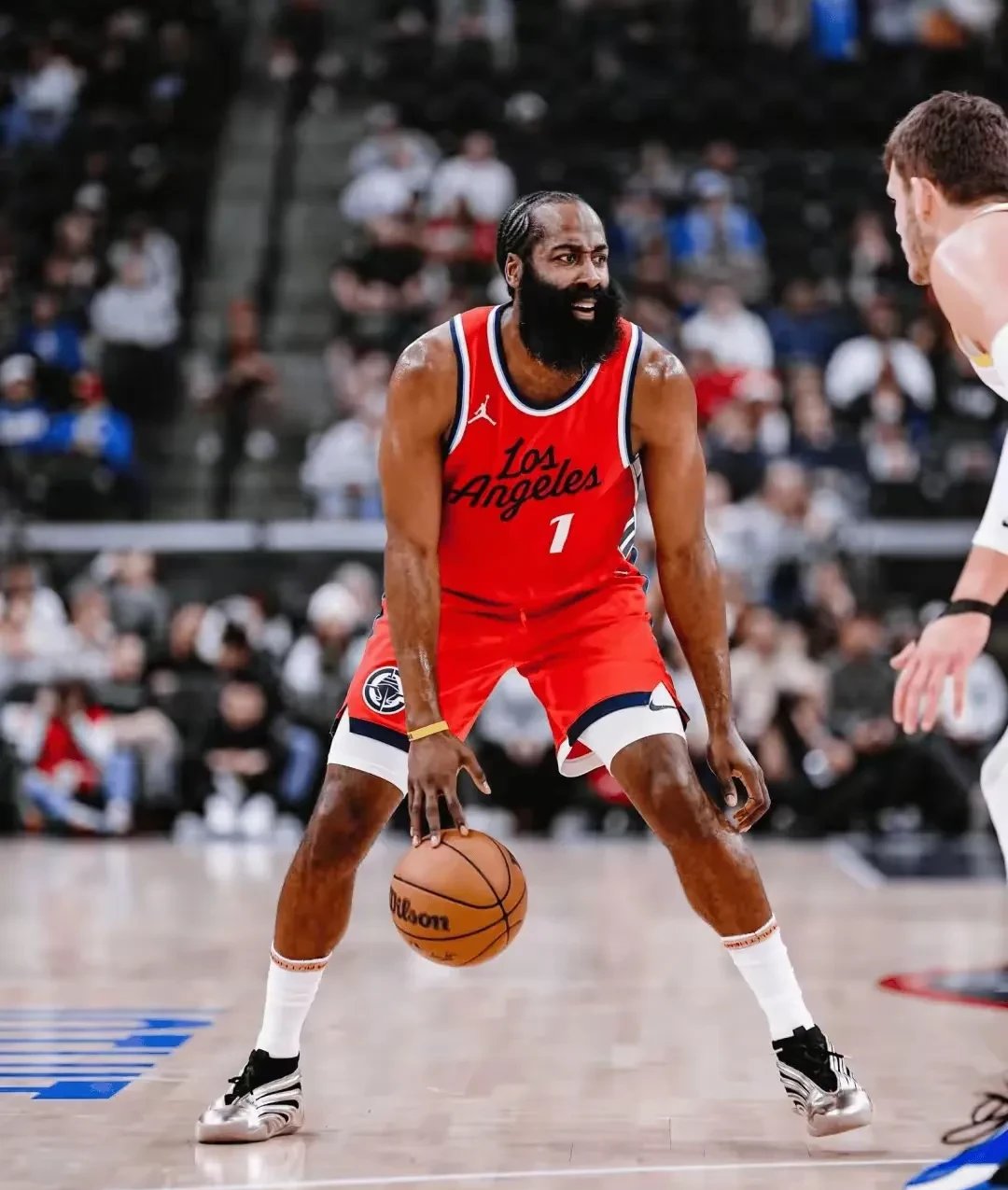 aoa体育体育直播-快船横扫篮网，雄鹿结束连胜