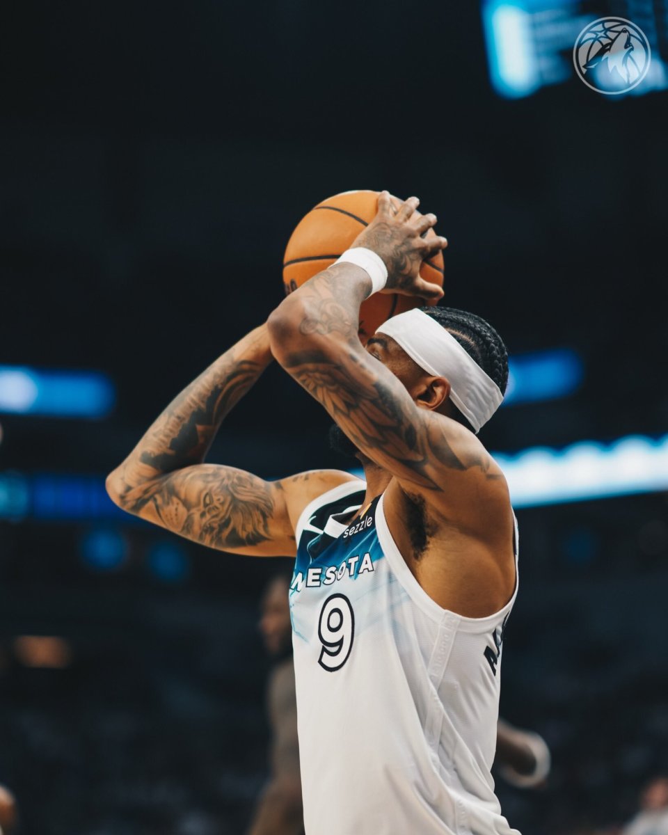 爵士击败篮网，戈贝尔关键时刻挺身而出