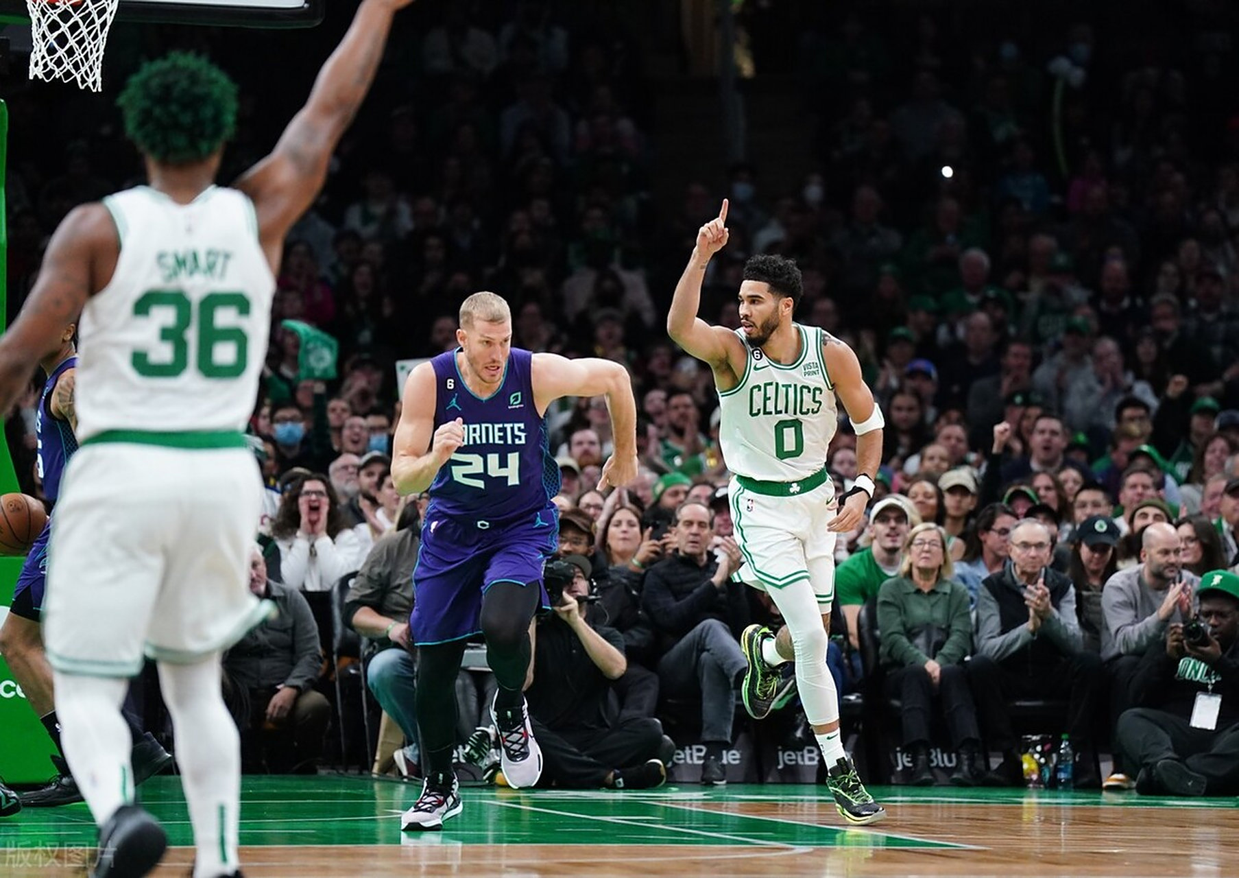 步行者客场大胜黄蜂,迎来两连胜! 步行者客场大胜黄蜂,迎来两连胜!