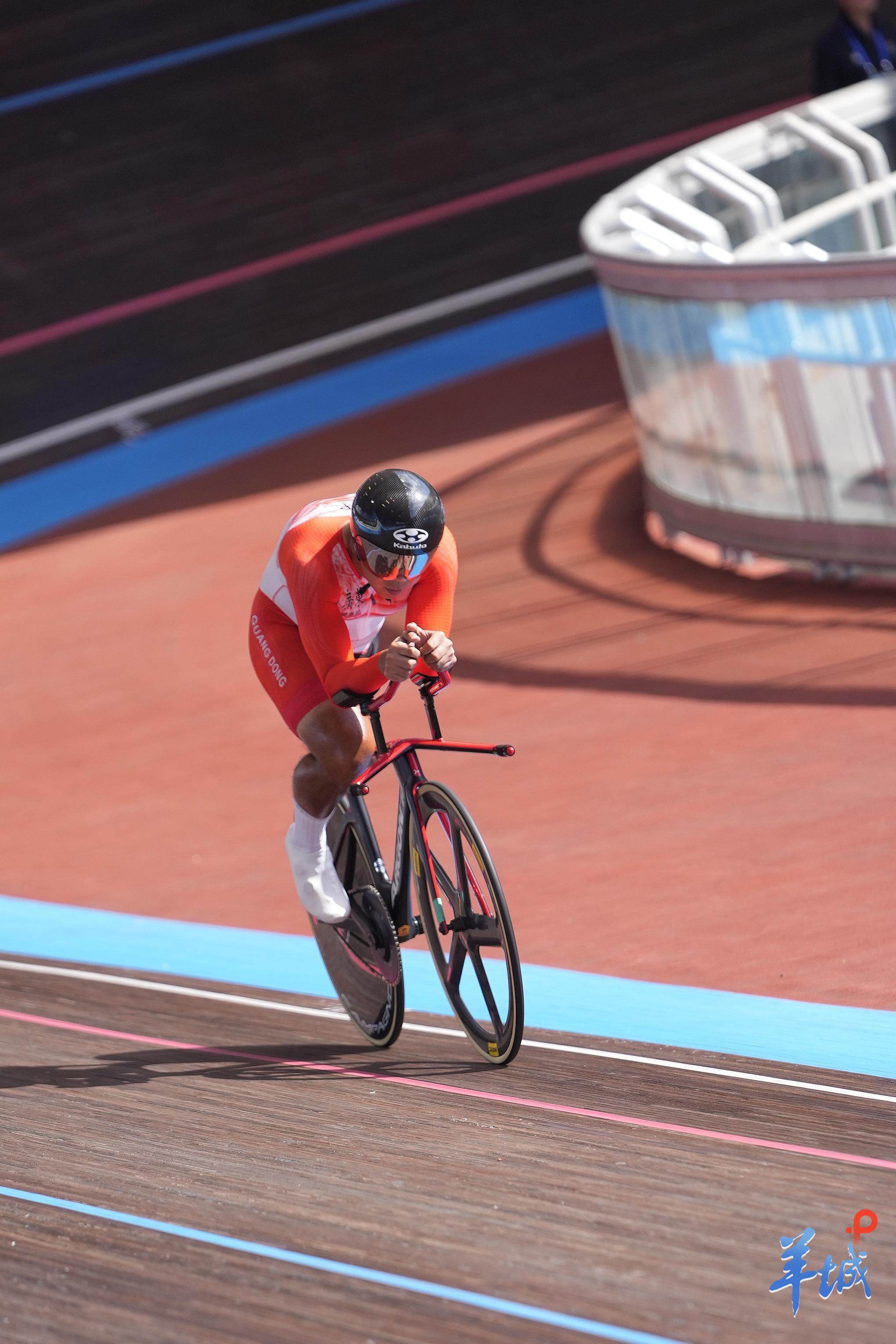 奥地利运动员获得自行车比赛铜牌