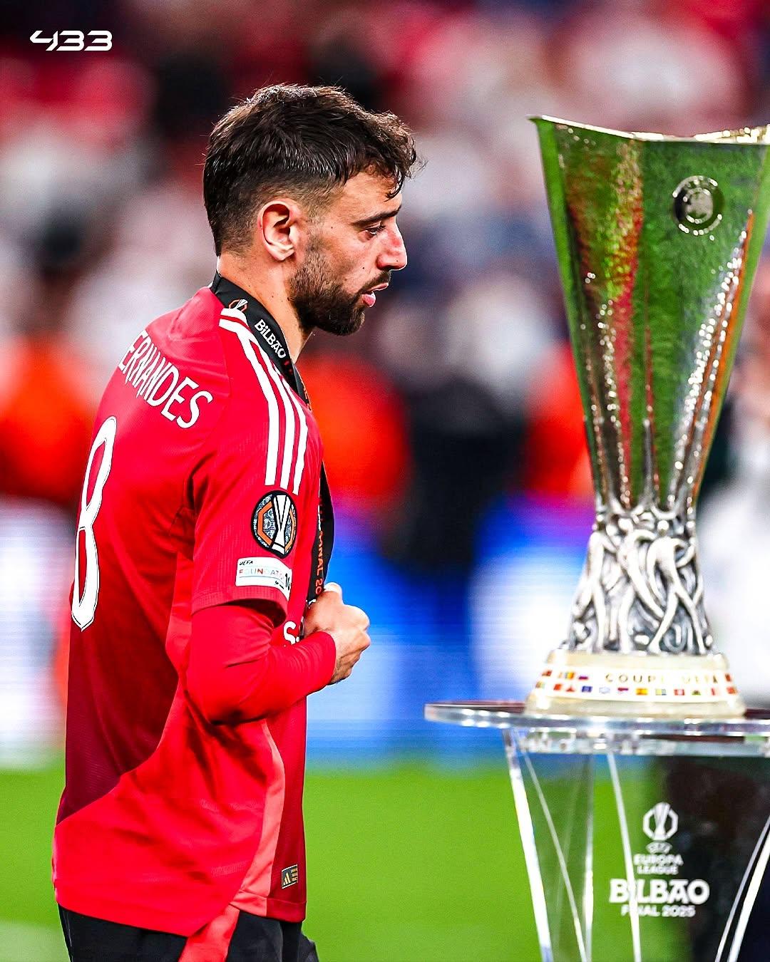 曼联主场大胜热刺,重拾联赛士气 曼联主场大胜热刺,重拾联赛士气