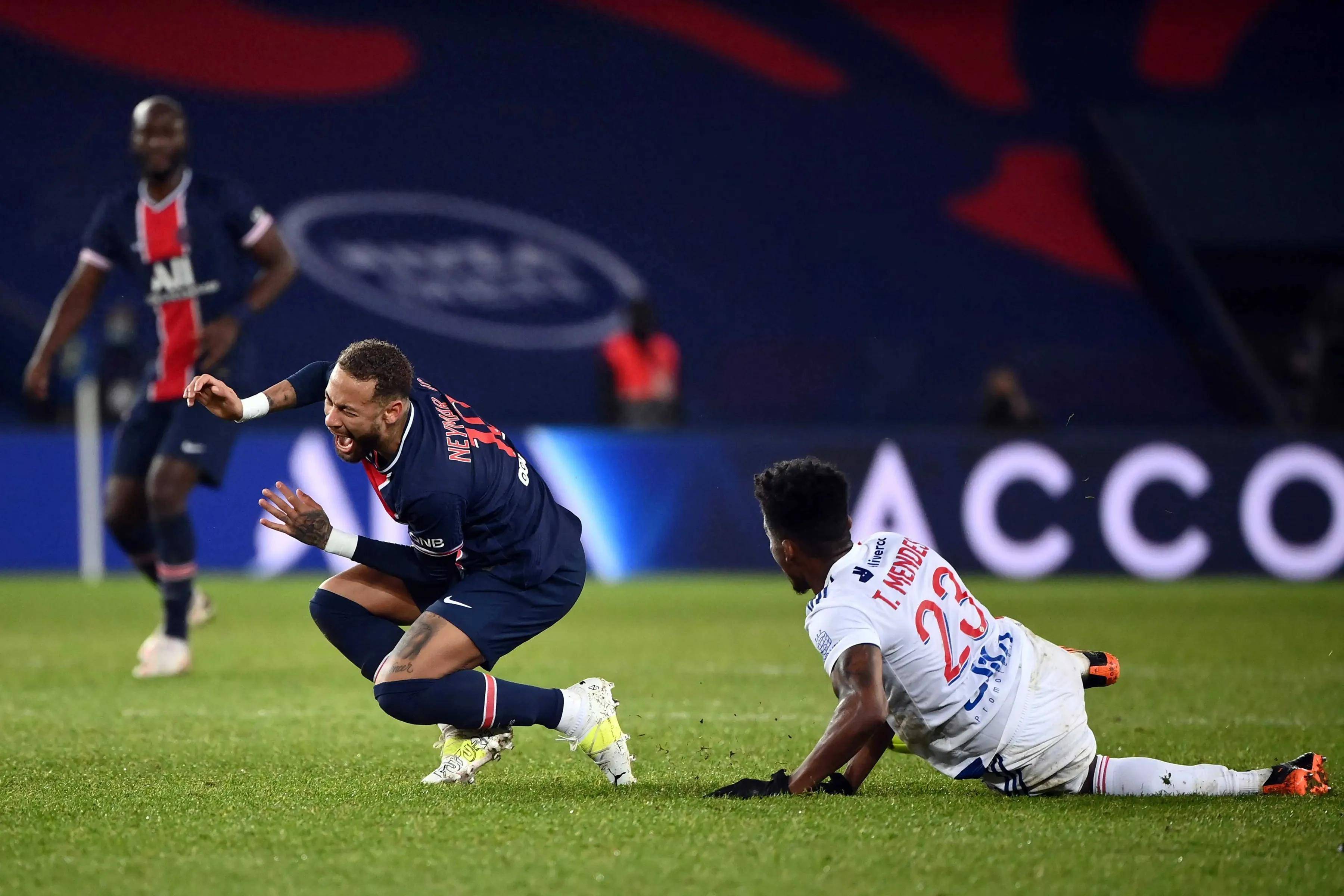 曼联主场大胜热刺,重拾联赛士气 曼联主场大胜热刺,重拾联赛士气